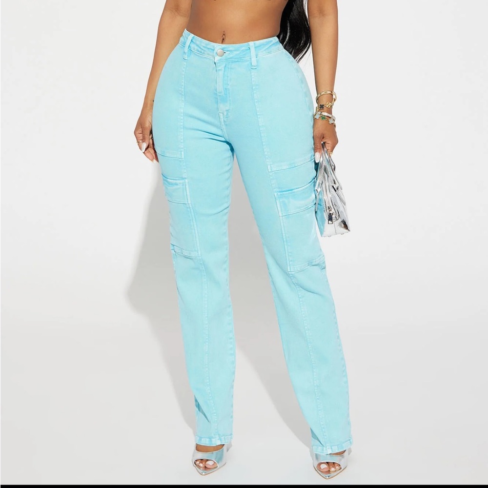I am selling a two-piece set.